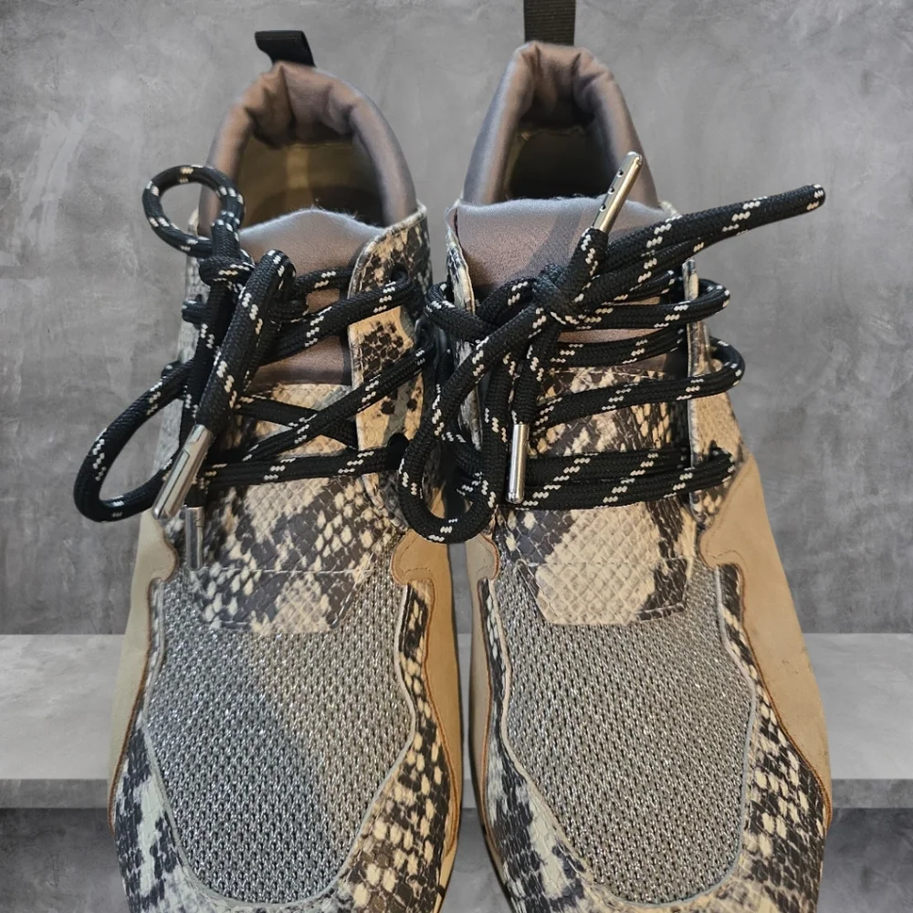 Steve Madden barely used